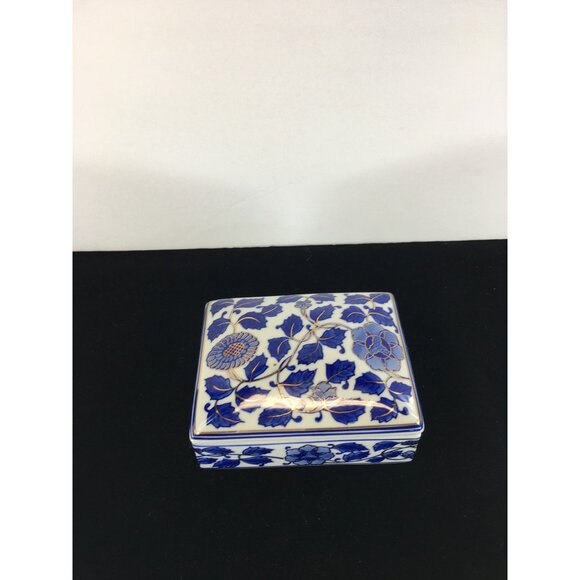 Vintage Blue & White Jewelry Trinket Box Porcelain Square Floral with Lid - Picture 3 of 16